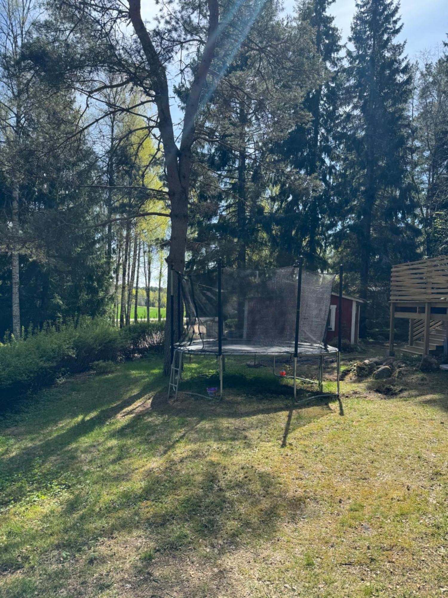 Mysig Stuga I Naevesta Örebro Buitenkant foto