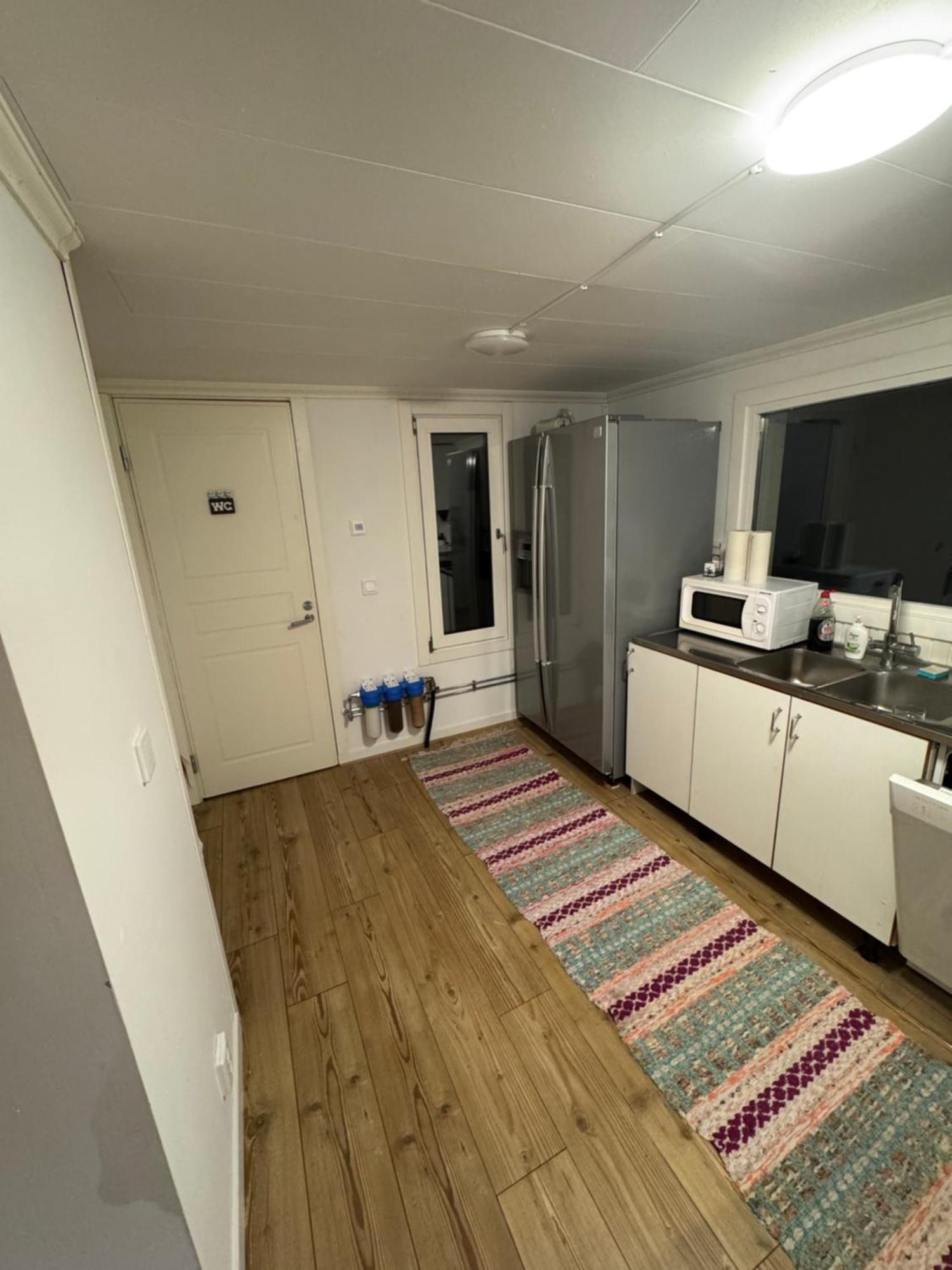 Mysig Stuga I Naevesta Örebro Buitenkant foto
